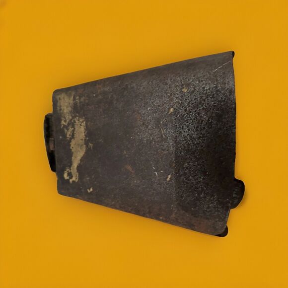 Forged Iron Cow Bell Patina Loud Heavy Collectible Farm Ranch Cottage Decor Vtg - Picture 5 of 9